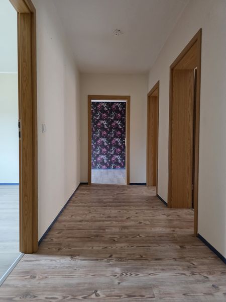 unrenovierte 4-Zimmer-Wohneinheit in ruhiger Wohnanlage